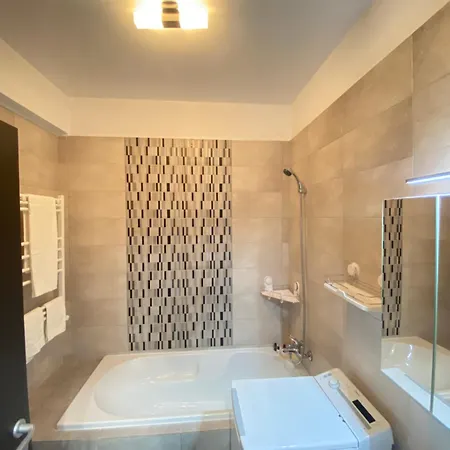 Apartment At Carol Park