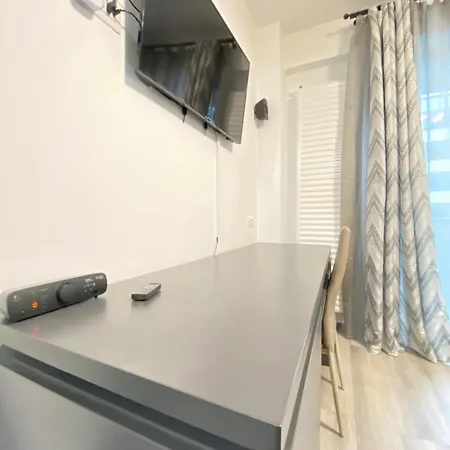 Apartment At Carol Park *